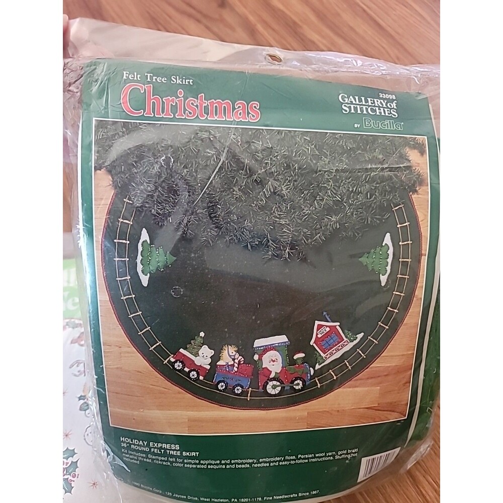 1990 Vintage BUCILLA Gallery Of Stitches Xmas 36" TREE SKIRT Holiday Express